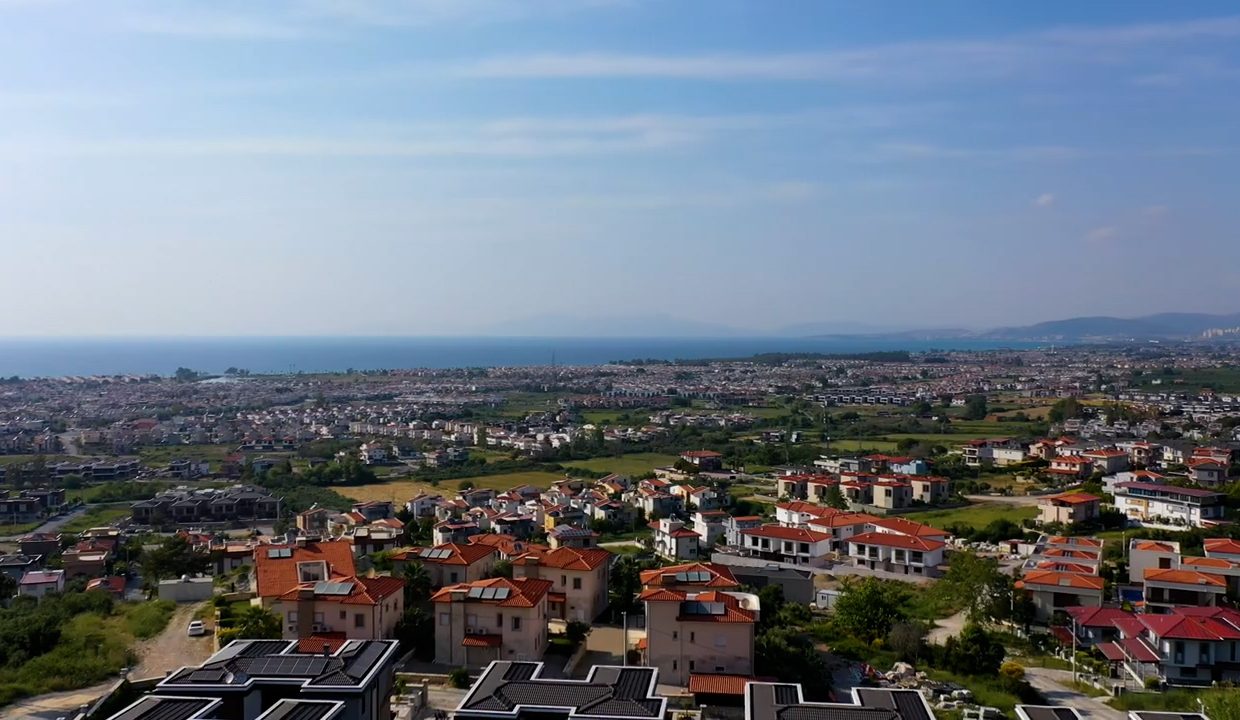 Kuşadası Değirmendere'de Özel Havuzlu ve Geniş Bahçeli Satılık Villa.00_01_08_10.Still054